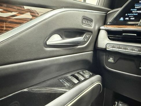 Used 2022 Cadillac Escalade ESV Premium Luxury AWD/4WD image 27