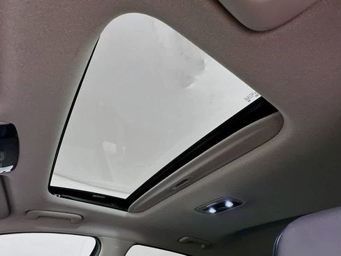 Used 2024 Kia Niro EX Touring image 31