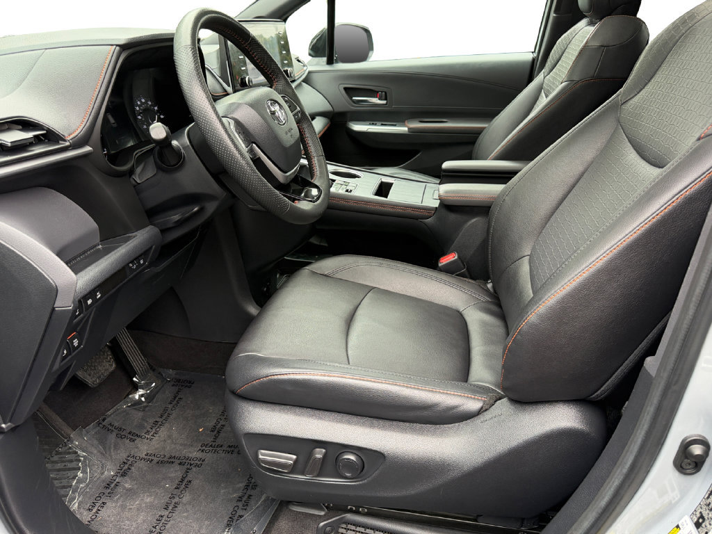 Used 2023 Toyota Sienna XSE w/ XSE Plus Package FWD image 16