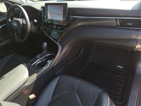 Used 2022 Toyota Camry XSE image 8