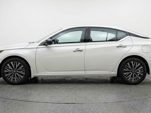 Used 2025 Nissan Altima 2.5 SV image 5