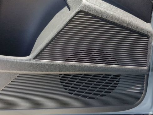 New 2026 Volkswagen Taos SE FWD image 18