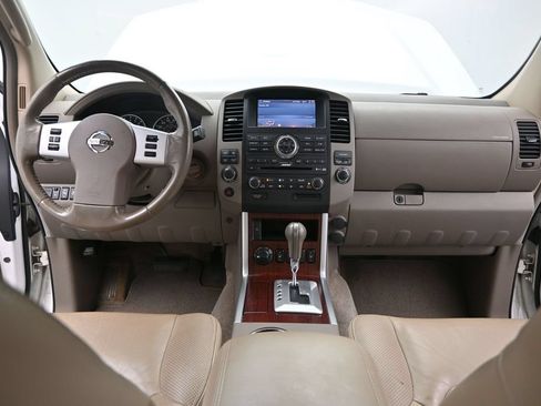 Used 2010 Nissan Pathfinder LE w/ Navigation Pkg AWD/4WD image 32