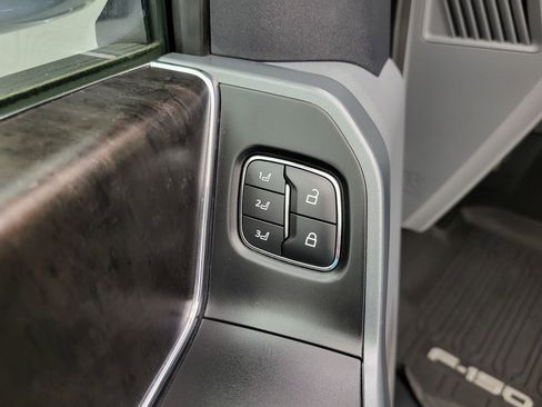 Used 2022 Ford F150 Lariat w/ Equipment Group 501A Mid image 3