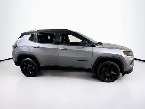 Used 2022 Jeep Compass Altitude w/ Sun and Sound Group AWD/4WD image 4