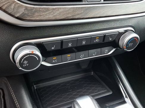 Used 2024 Nissan Altima 2.5 SV w/ SV Premium Package FWD image 17