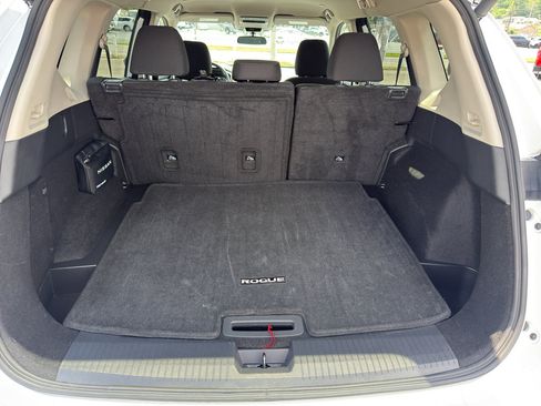 Used 2024 Nissan Rogue SV FWD image 9