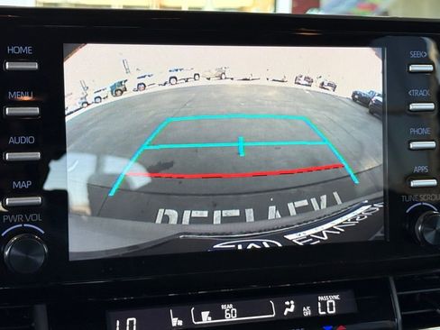 Used 2024 Toyota Sienna LE image 29