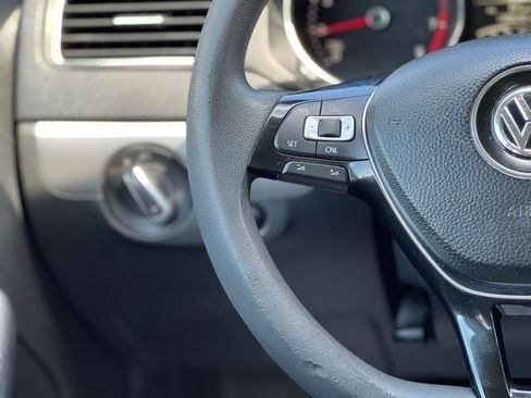 Used 2017 Volkswagen Jetta S image 32