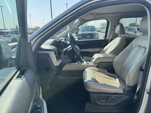 Used 2024 Ford Expedition Limited AWD/4WD image 8