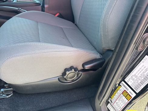 Used 2022 Toyota Tacoma SR AWD/4WD image 20