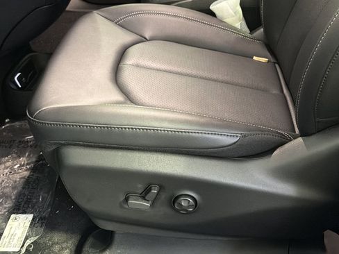 New 2026 Chrysler Pacifica Select image 11