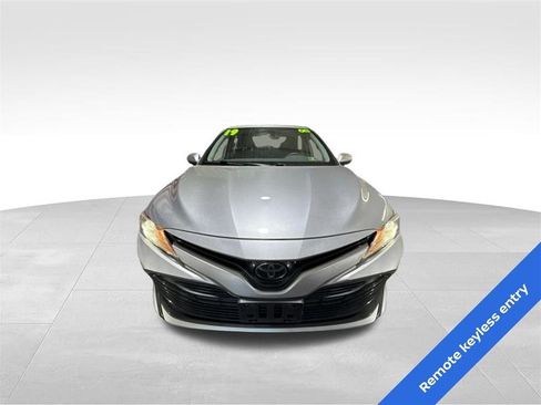 Used 2019 Toyota Camry LE image 2