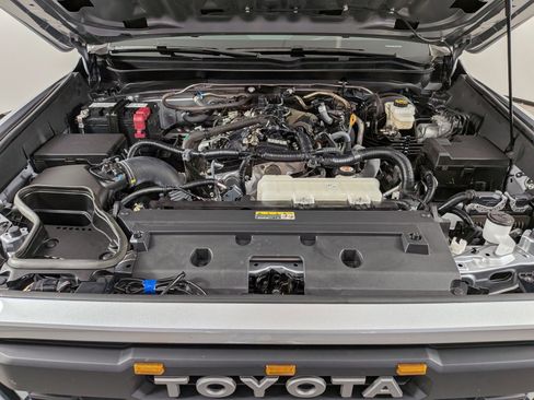 Used 2025 Toyota Tacoma SR5 AWD/4WD image 26