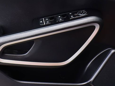 Used 2020 Kia Soul LX FWD image 40