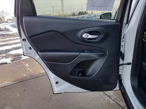 Used 2016 Jeep Cherokee Latitude w/ Comfort & Convenience Group image 21