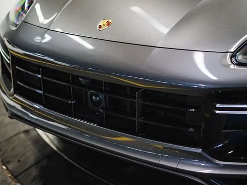 Used 2022 Porsche Cayenne Turbo image 8