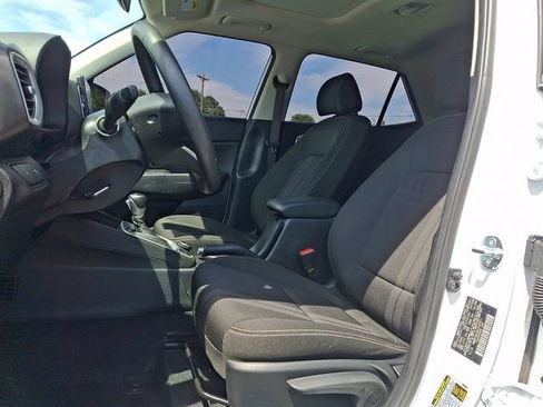 Used 2025 Hyundai Venue SEL FWD image 13