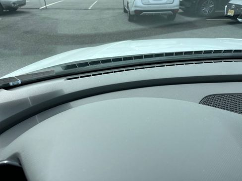 Used 2025 Hyundai Elantra SEL FWD image 35