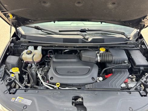 Used 2022 Chrysler Pacifica Touring-L image 33