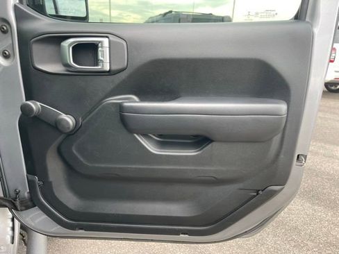 Used 2018 Jeep Wrangler Unlimited Sport image 12