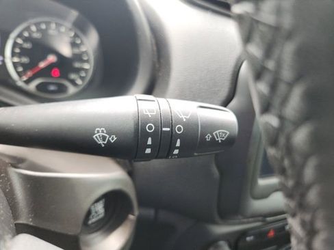 Used 2020 Jeep Renegade Latitude w/ Popular Equipment Group FWD image 29