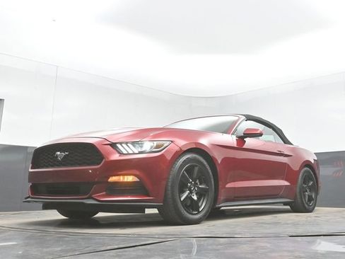 Used 2017 Ford Mustang Convertible RWD image 41