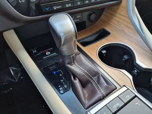 Used 2020 Lexus RX 350L Premium w/ Premium Package AWD/4WD image 12