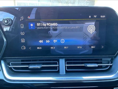 Used 2025 Chevrolet Trax RS w/ Driver Confidence Package image 31