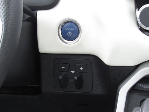 Used 2024 Toyota Sequoia Platinum AWD/4WD image 36