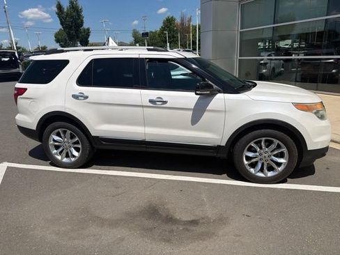 Used 2015 Ford Explorer XLT w/ Equipment Group 202B AWD/4WD image 5