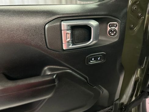 Used 2021 Jeep Wrangler Rubicon image 13