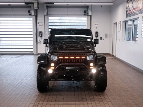 Used 2015 Jeep Wrangler Unlimited Sahara AWD/4WD image 3