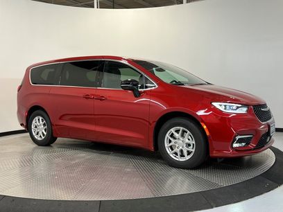 New 2026 Chrysler Pacifica Select