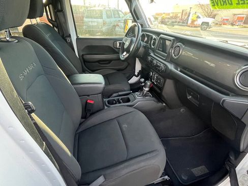 Used 2019 Jeep Wrangler Unlimited Sahara image 8