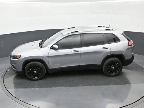 Used 2020 Jeep Cherokee Latitude w/ Cold Weather Group FWD image 36