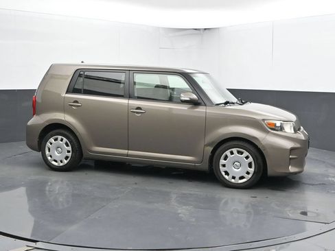 Used 2011 Scion xB FWD image 3