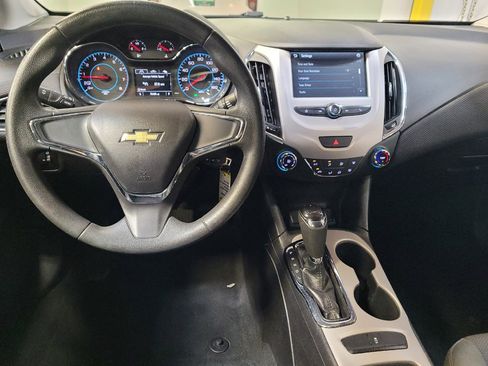 Used 2017 Chevrolet Cruze LS FWD image 22