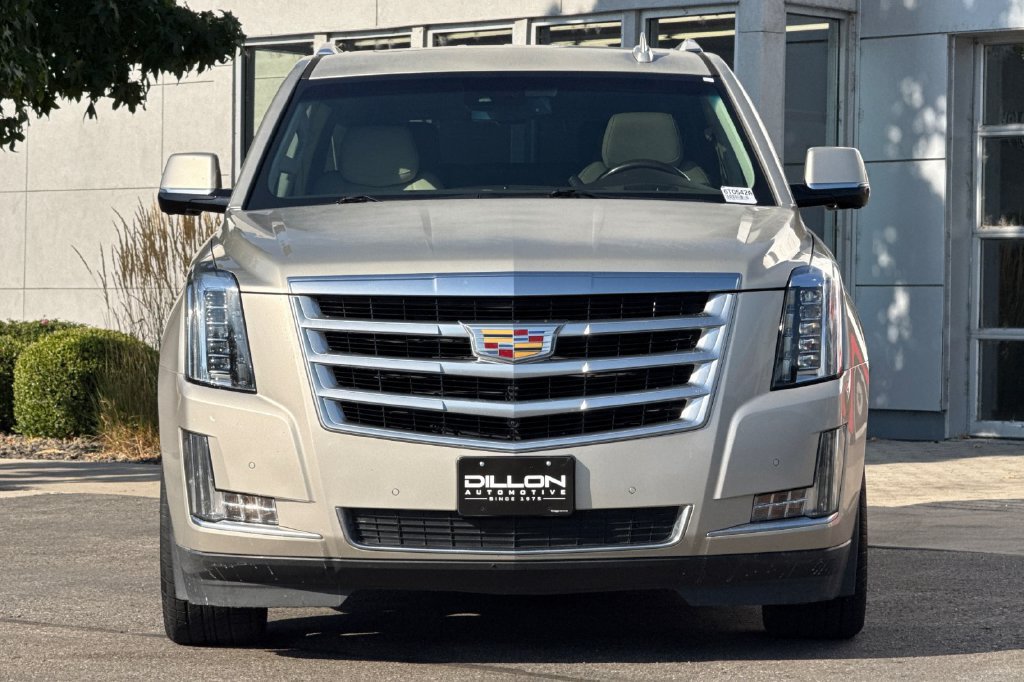 Used 2015 Cadillac Escalade ESV Luxury AWD/4WD image 12