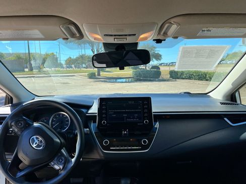 Used 2021 Toyota Corolla LE image 21