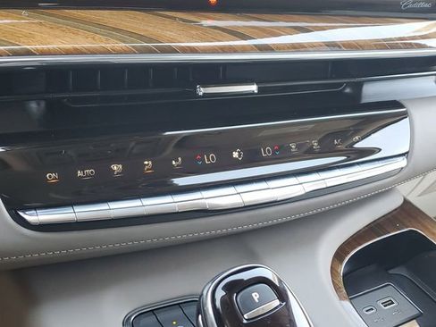 Certified 2023 Cadillac Escalade ESV Sport Platinum w/ LPO, ONYX Package AWD/4WD image 17