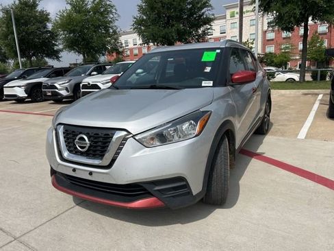Used 2018 Nissan Kicks SV FWD image 7