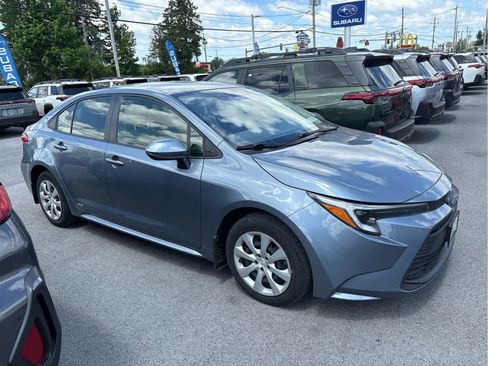 Used 2023 Toyota Corolla LE AWD/4WD image 2