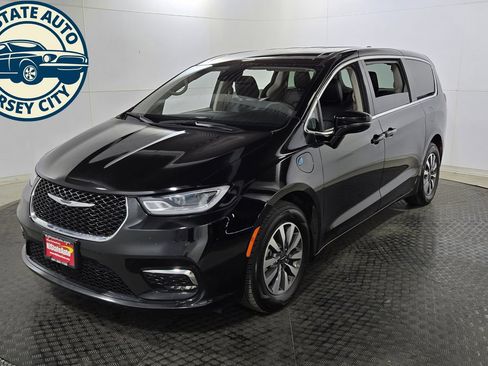 Used 2024 Chrysler Pacifica Limited FWD image 10
