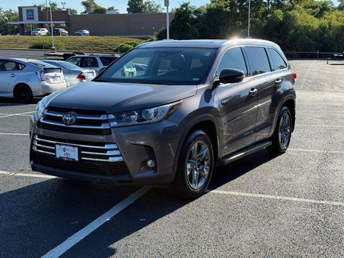 Used 2019 Toyota Highlander Limited Platinum image 10