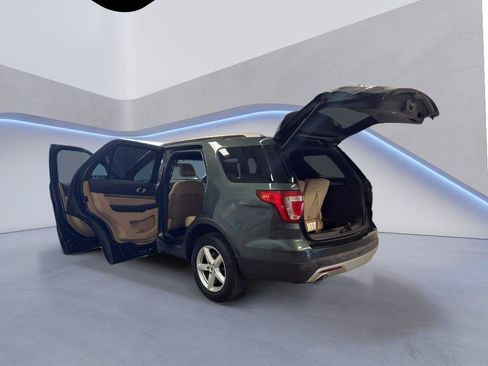 Used 2016 Ford Explorer XLT w/ Equipment Group 202A AWD/4WD image 12