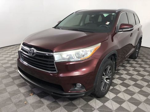 Used 2016 Toyota Highlander XLE image 4