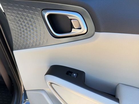 Certified 2025 Kia Soul EX image 29