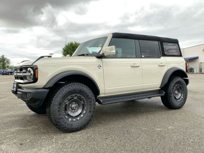 New 2025 Ford Bronco Outer Banks w/ Sasquatch Package