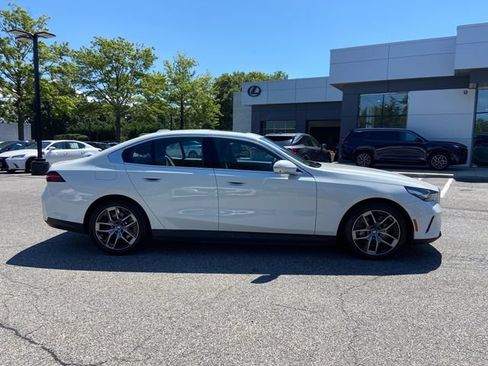 Used 2025 BMW i5 xDrive40 w/ Premium Package AWD/4WD image 4